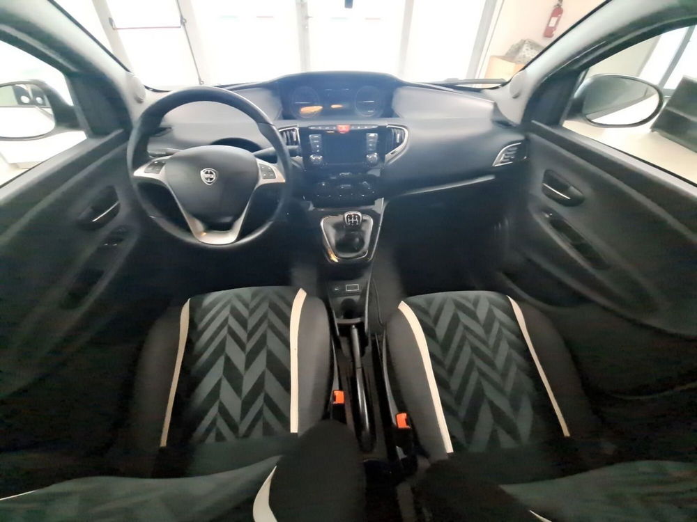 Lancia Ypsilon usata a Arezzo (11)