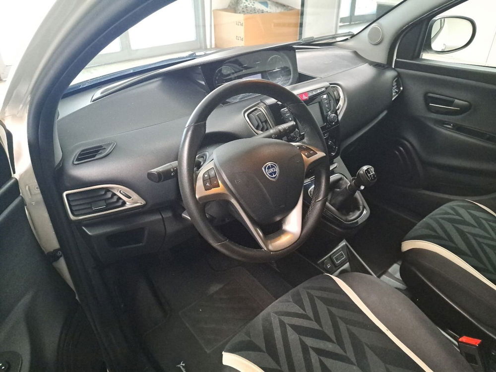 Lancia Ypsilon usata a Arezzo (12)