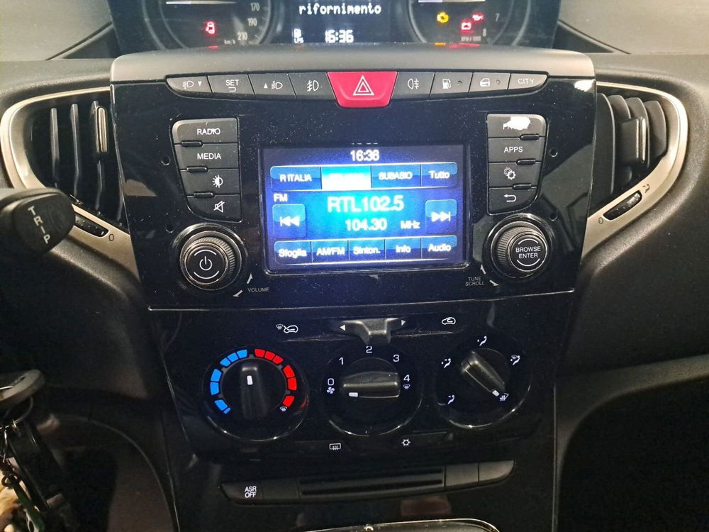 Lancia Ypsilon usata a Arezzo (15)