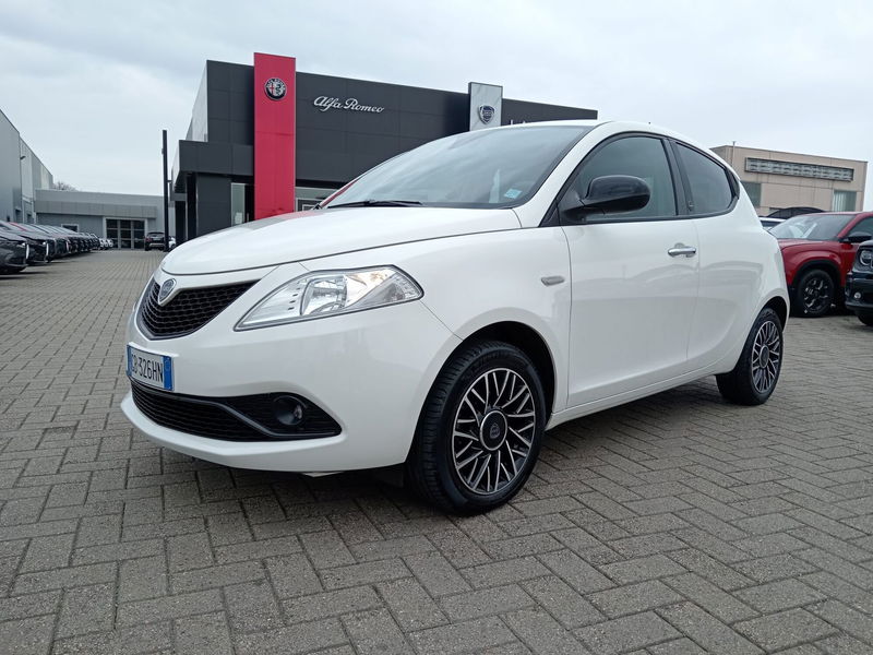 Lancia Ypsilon 1.0 FireFly 5 porte S&amp;S Hybrid Ecochic Silver  del 2022 usata a Alessandria