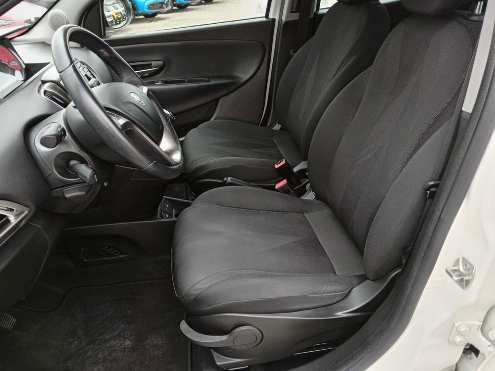 Lancia Ypsilon usata a Alessandria (12)