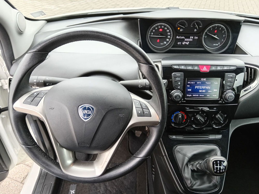 Lancia Ypsilon usata a Alessandria (14)