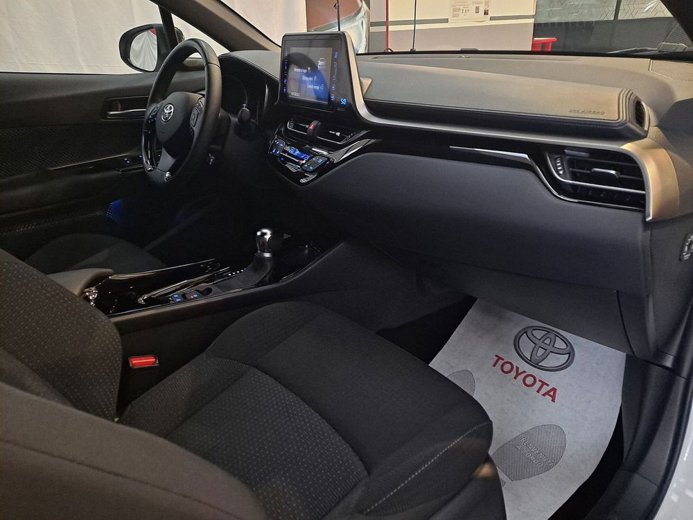 Toyota Toyota C-HR usata a Roma (7)