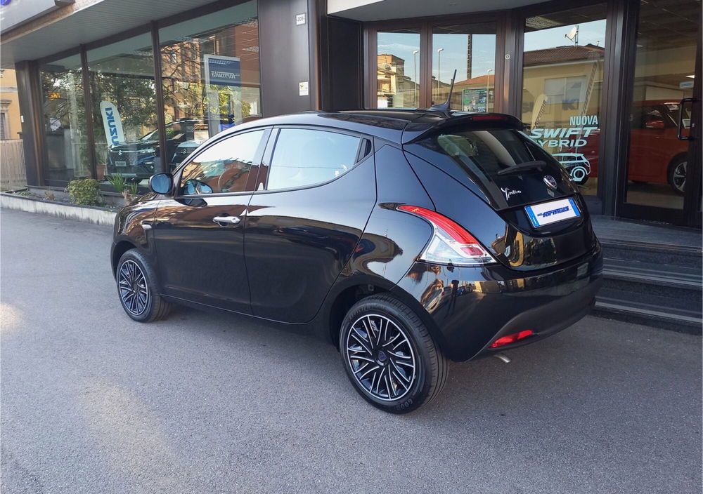 Lancia Ypsilon usata a Milano (4)