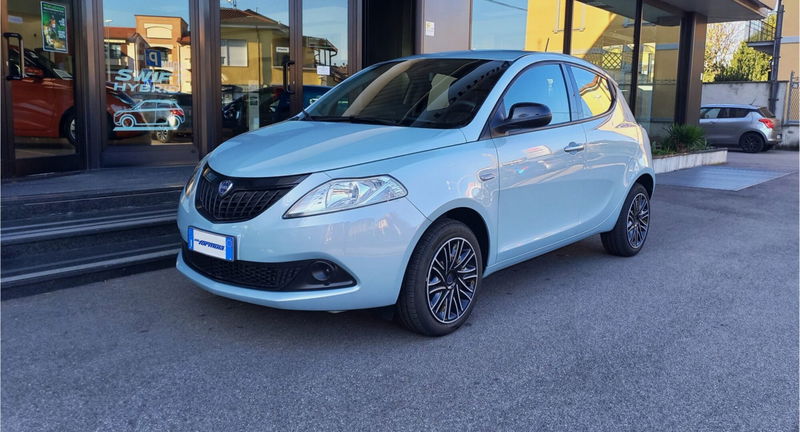 Lancia Ypsilon 1.0 FireFly 5 porte S&amp;S Hybrid Silver Plus del 2023 usata a San Vittore Olona