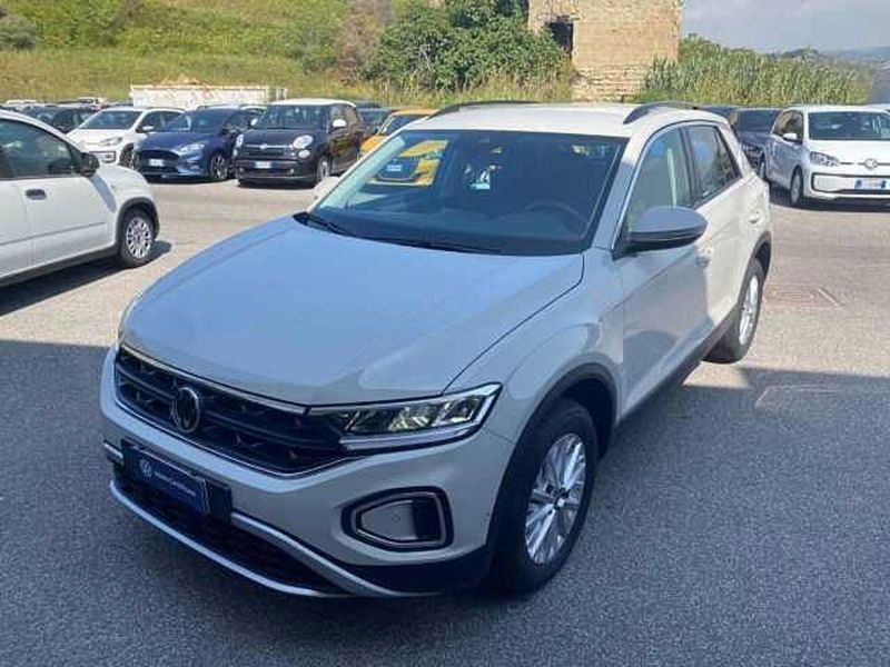 Volkswagen T-Roc 1.0 TSI Life del 2023 usata a Casoria