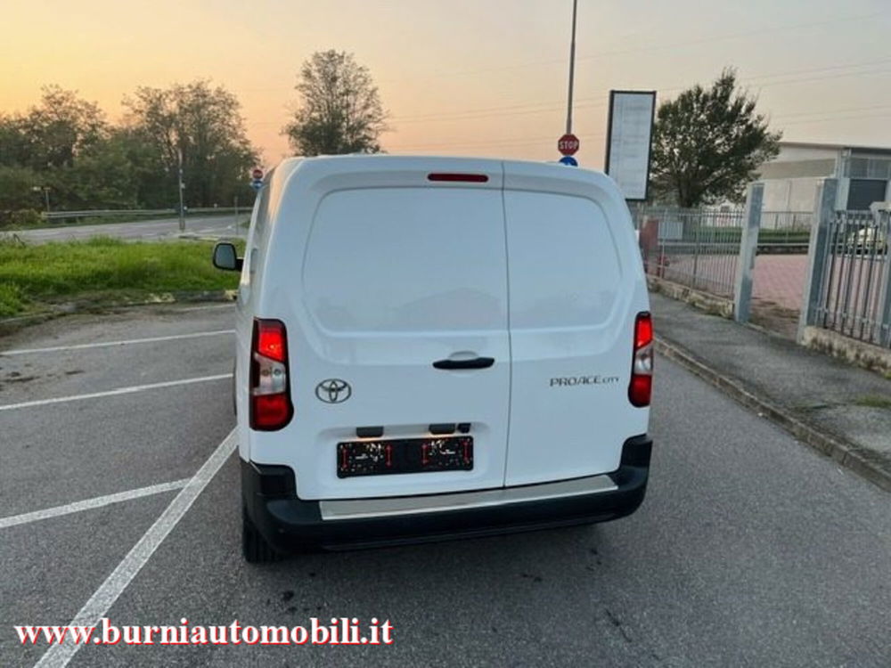 Toyota Proace City nuova a Milano (4)