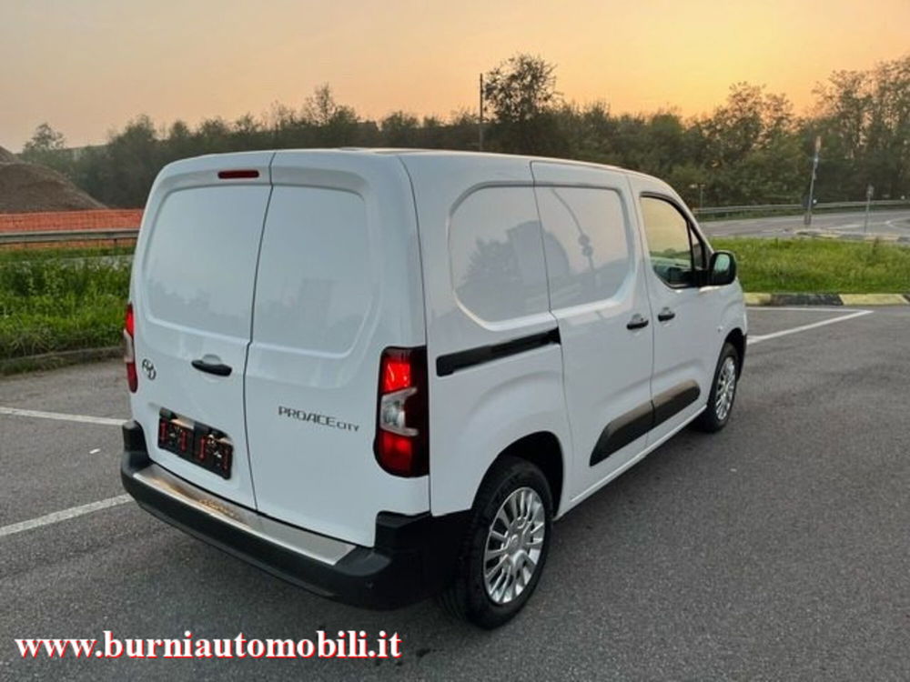 Toyota Proace City nuova a Milano (5)