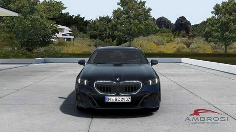 BMW Serie 5 Touring nuova a Viterbo (4)