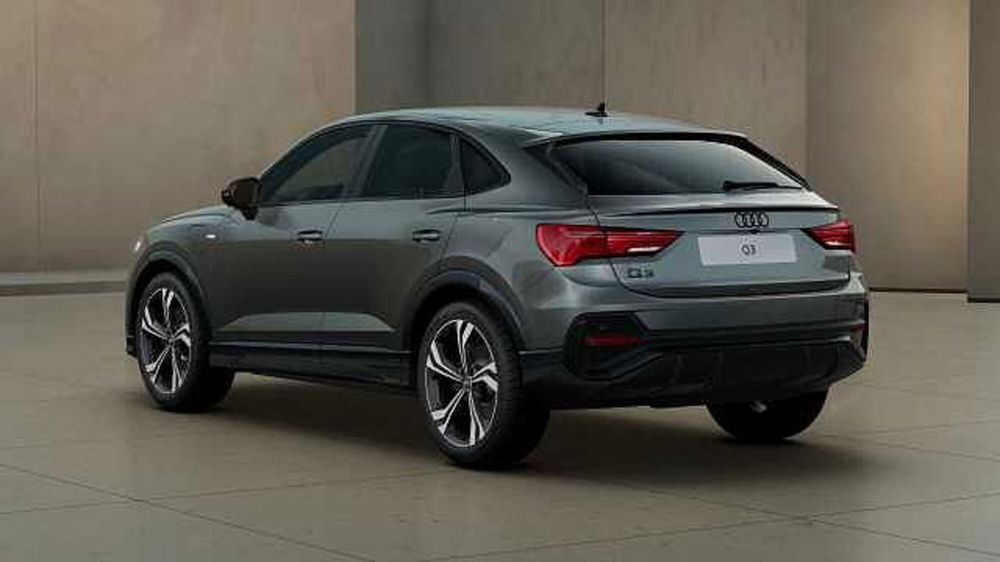 Audi Q3 Sportback nuova a Varese (6)