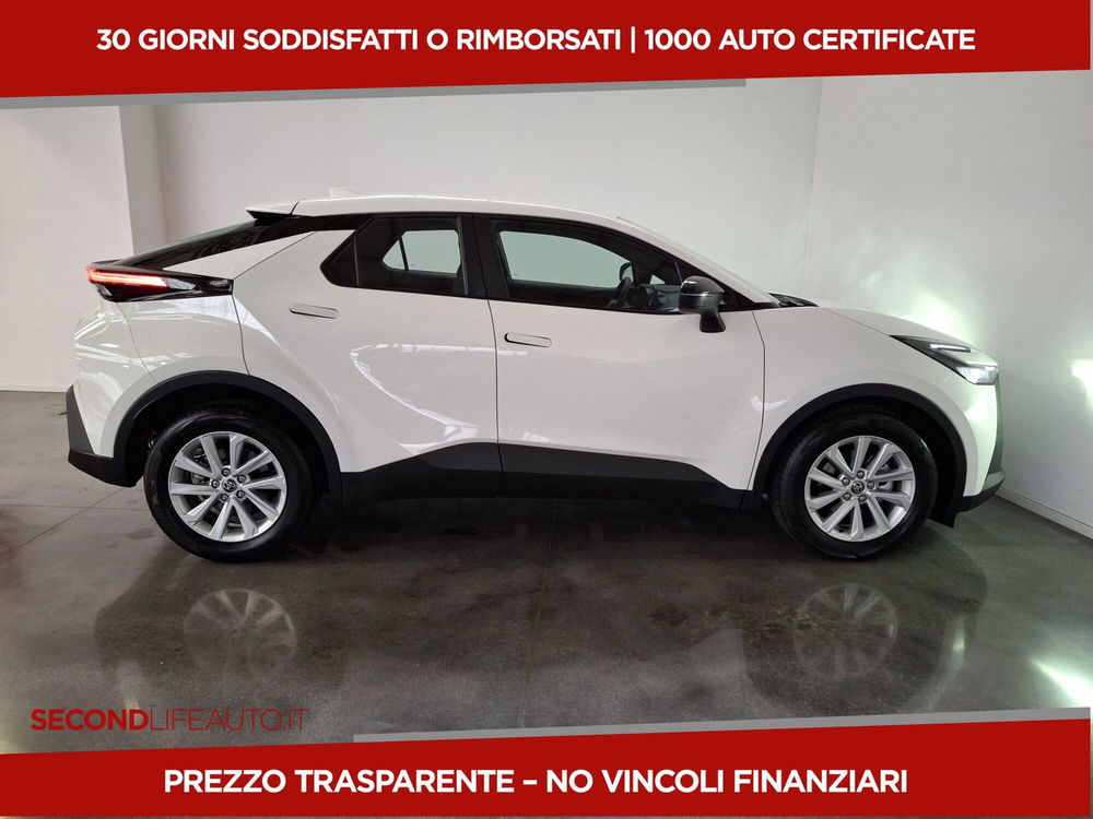 Toyota Toyota C-HR nuova a Chieti (16)