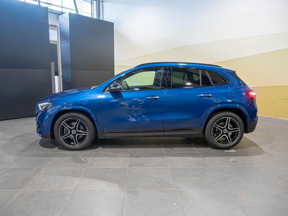 Mercedes-Benz GLA SUV nuova a Macerata (5)