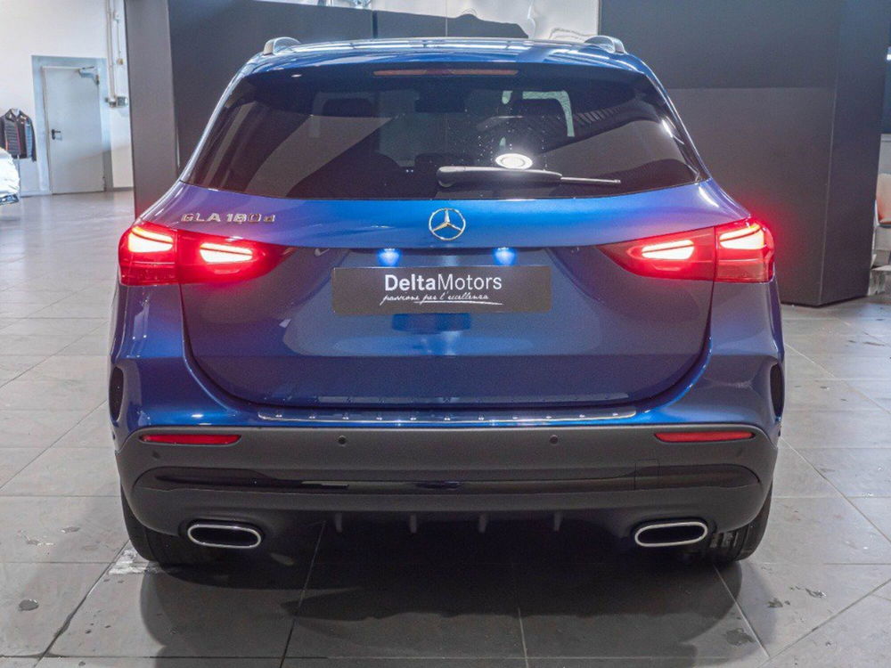 Mercedes-Benz GLA SUV nuova a Macerata (7)