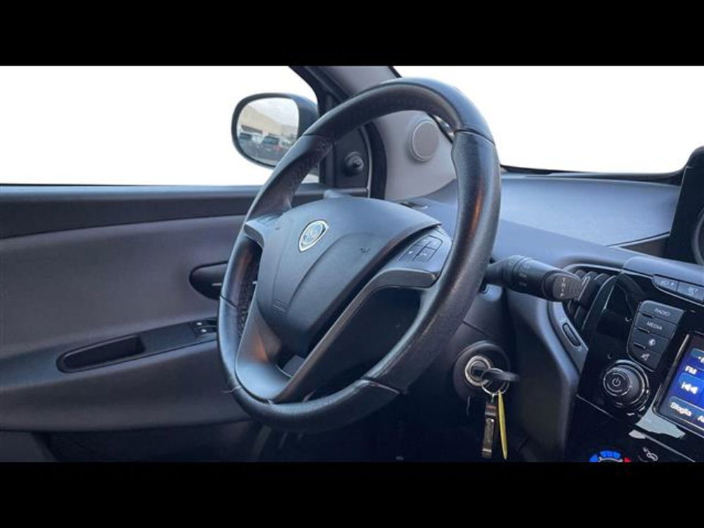 Lancia Ypsilon usata a Parma (7)