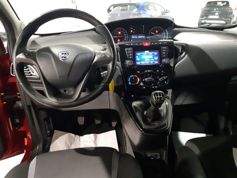 Lancia Ypsilon usata a Asti (6)