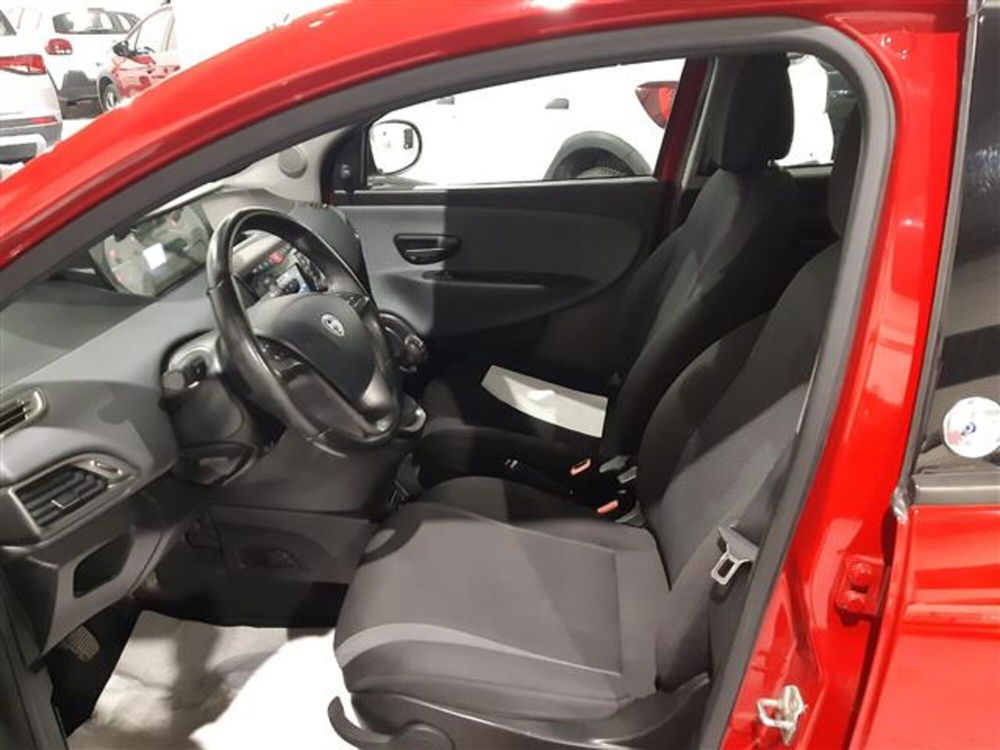 Lancia Ypsilon usata a Asti (9)