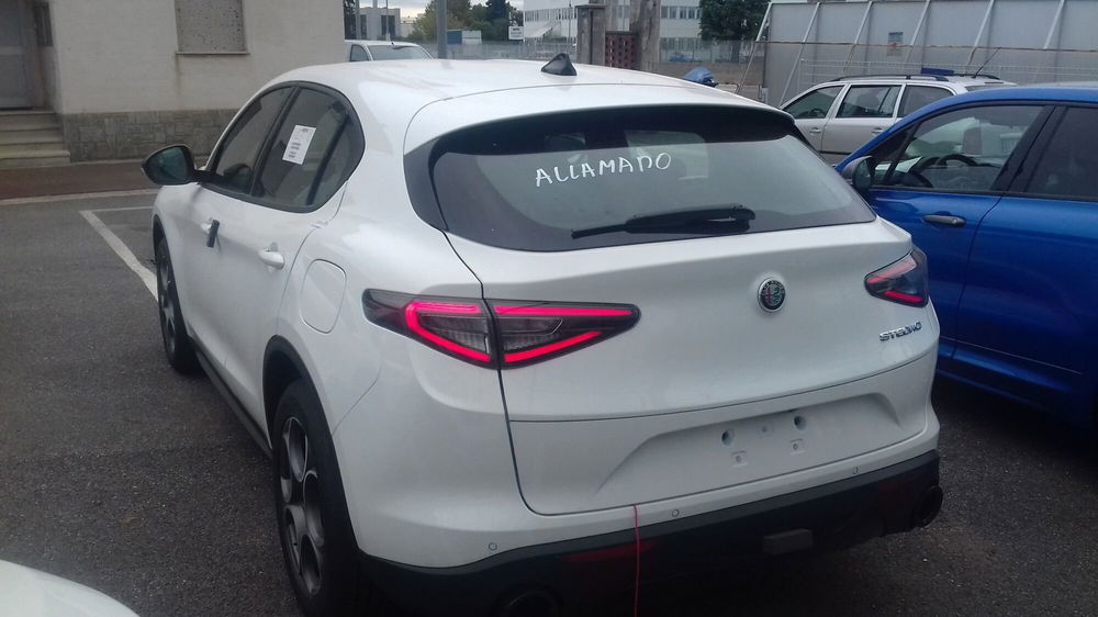 Alfa Romeo Stelvio nuova a Torino (4)