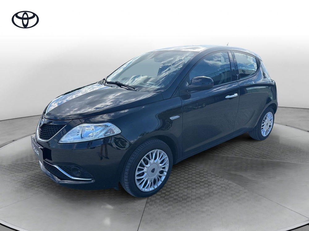 Lancia Ypsilon usata a Siracusa