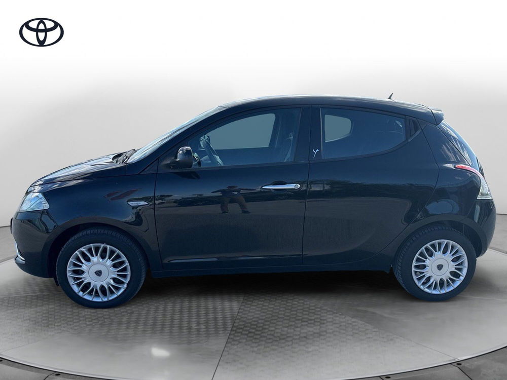 Lancia Ypsilon usata a Siracusa (2)