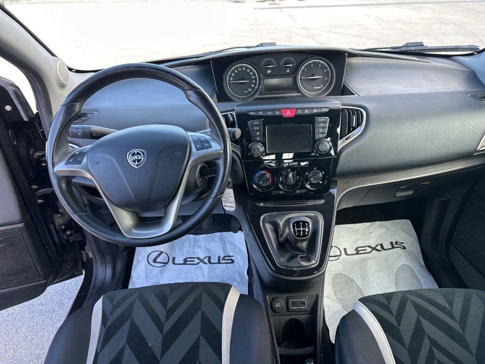 Lancia Ypsilon usata a Siracusa (8)