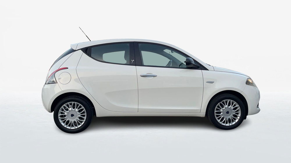 Lancia Ypsilon usata a Parma (4)