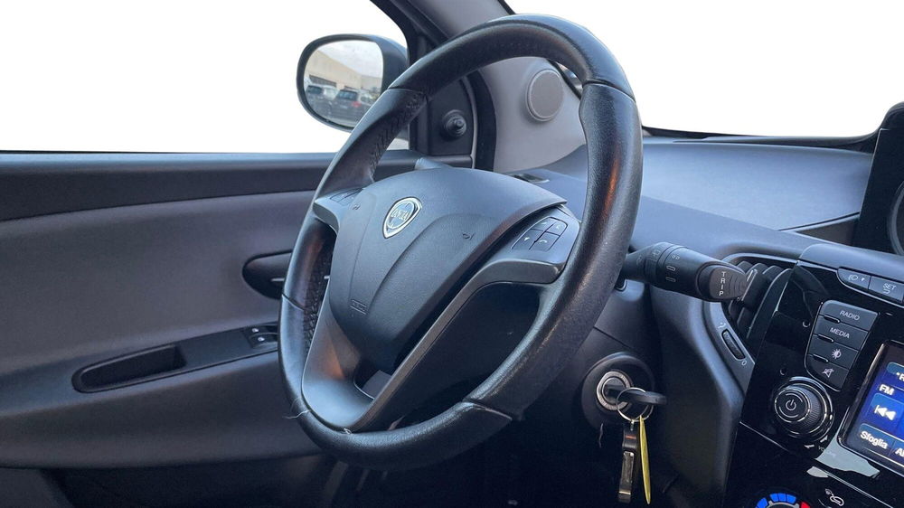 Lancia Ypsilon usata a Parma (7)