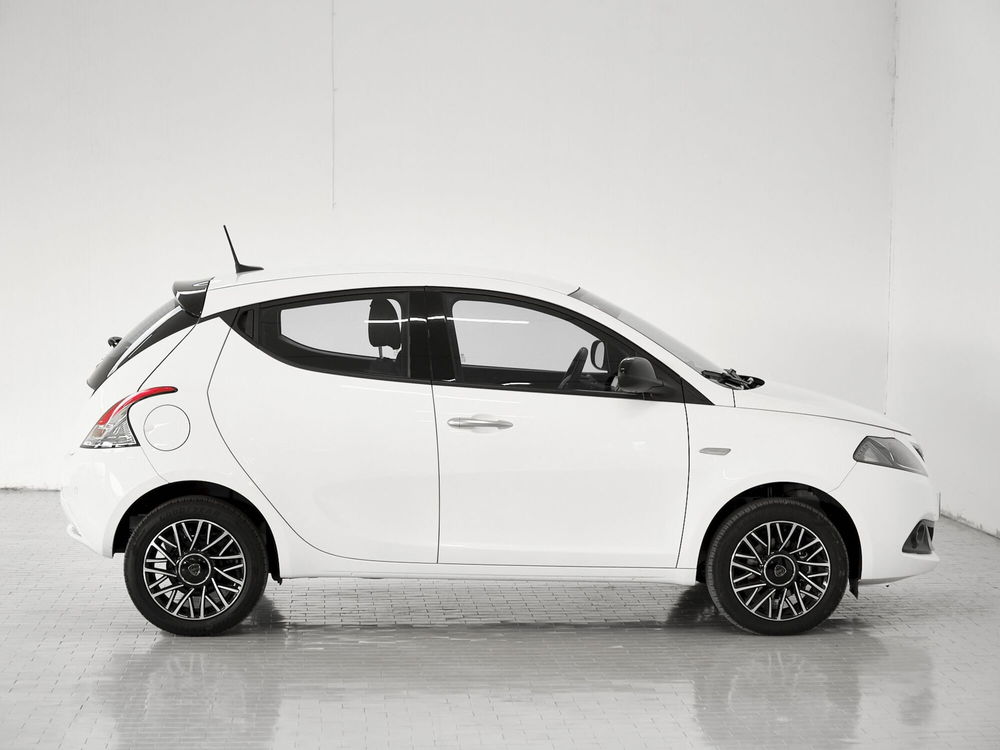 Lancia Ypsilon usata a Prato (2)