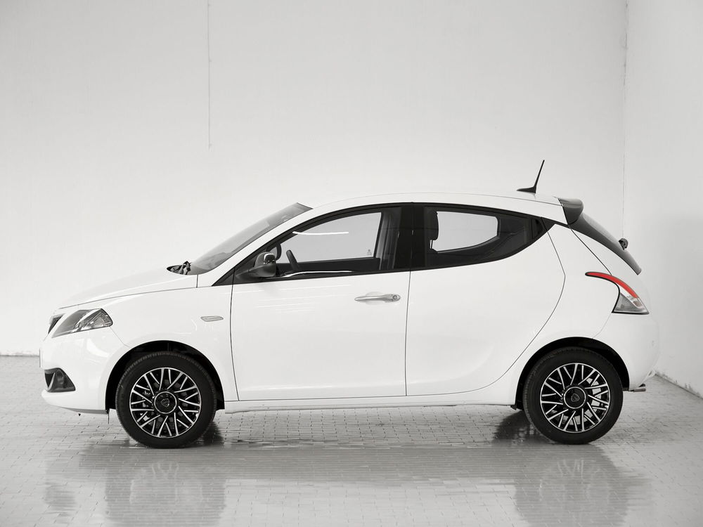 Lancia Ypsilon usata a Prato (3)