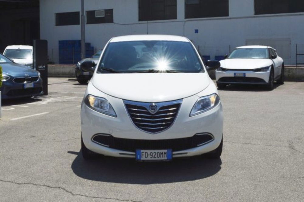 Lancia Ypsilon usata a Latina (2)