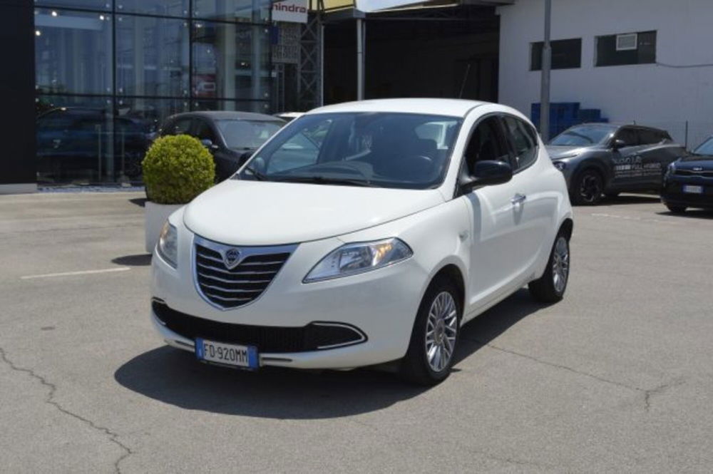 Lancia Ypsilon usata a Latina (3)