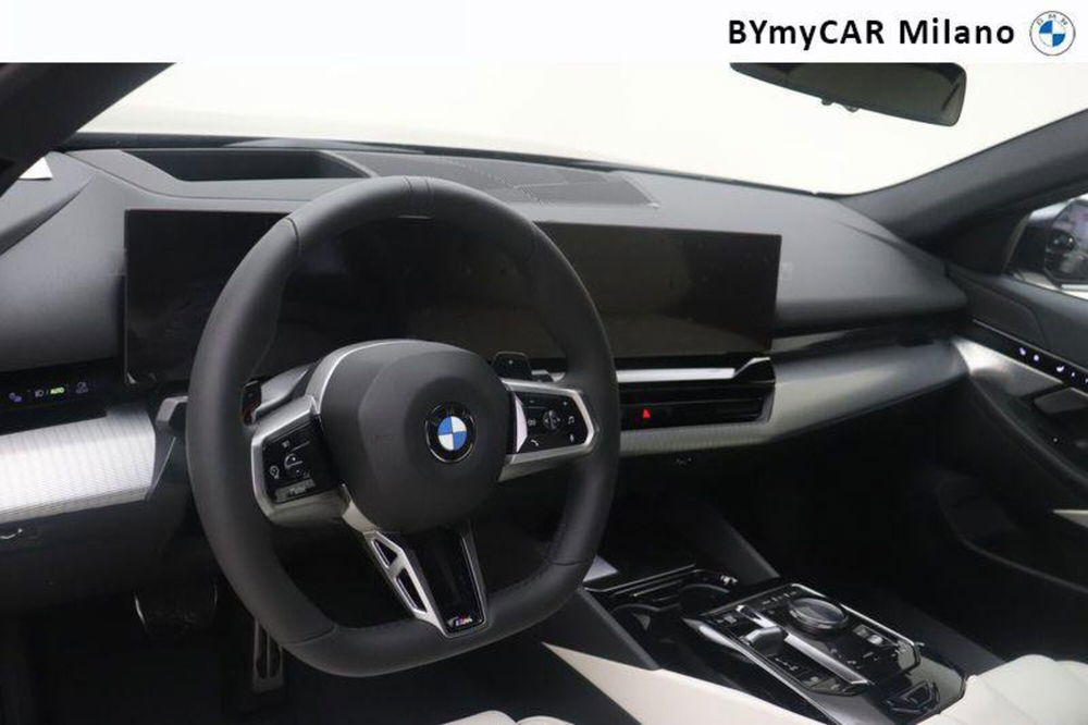 BMW Serie 5 Touring nuova a Milano (11)