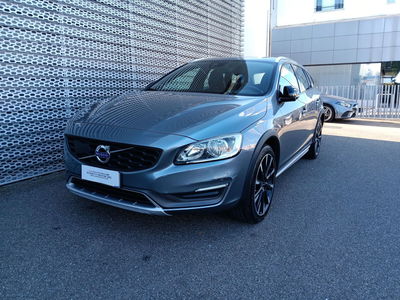 Volvo V60 Cross Country D3 Geartronic Momentum del 2015 usata a Modena