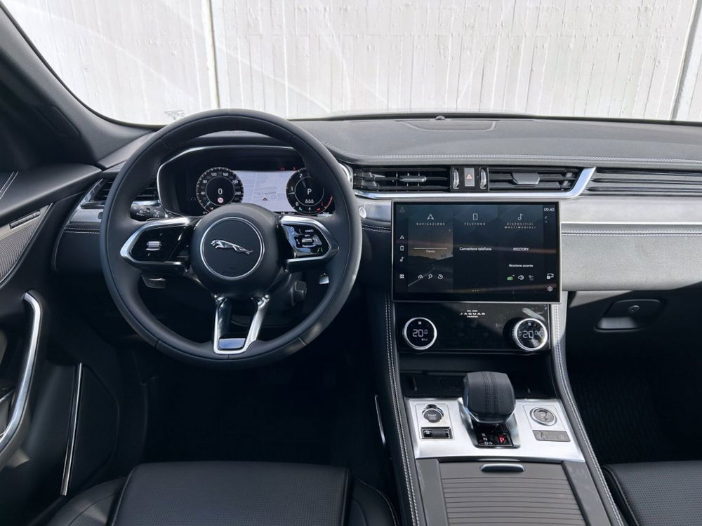 Jaguar F-Pace nuova a Trento (4)