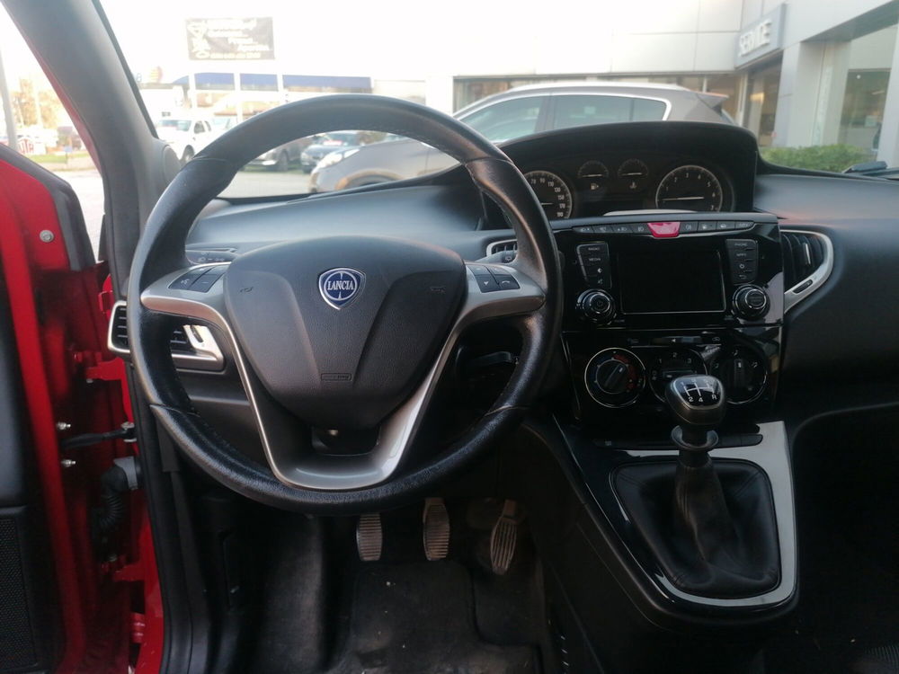 Lancia Ypsilon usata a Brescia (8)