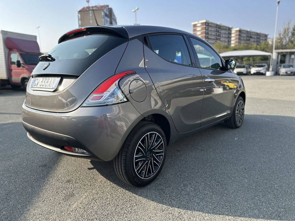 Lancia Ypsilon nuova a Torino (7)