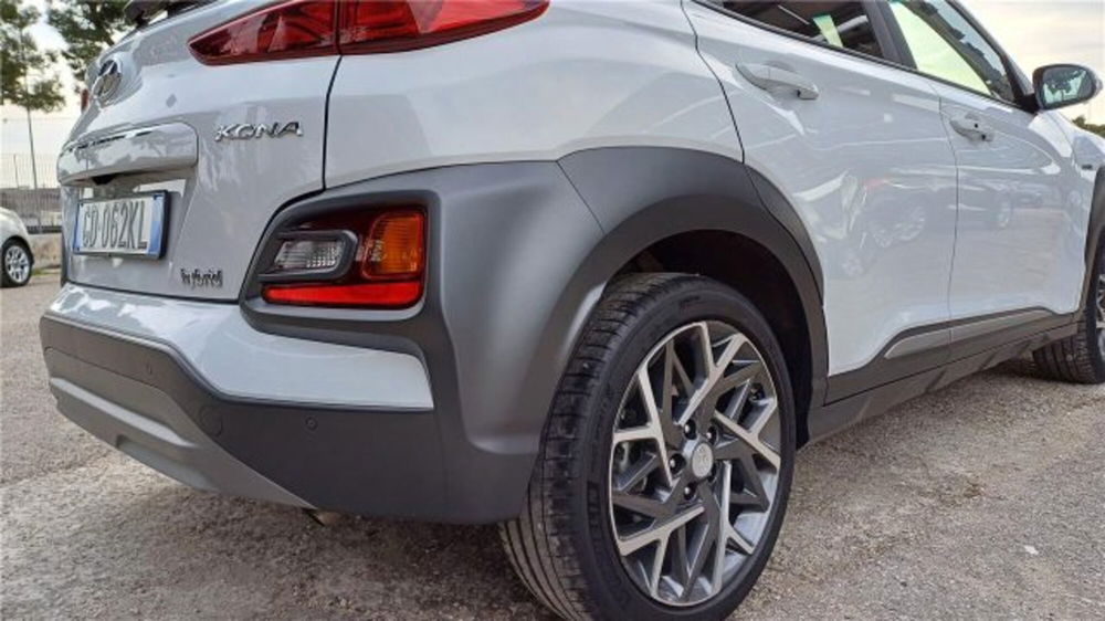 Hyundai Kona usata a Bari (9)