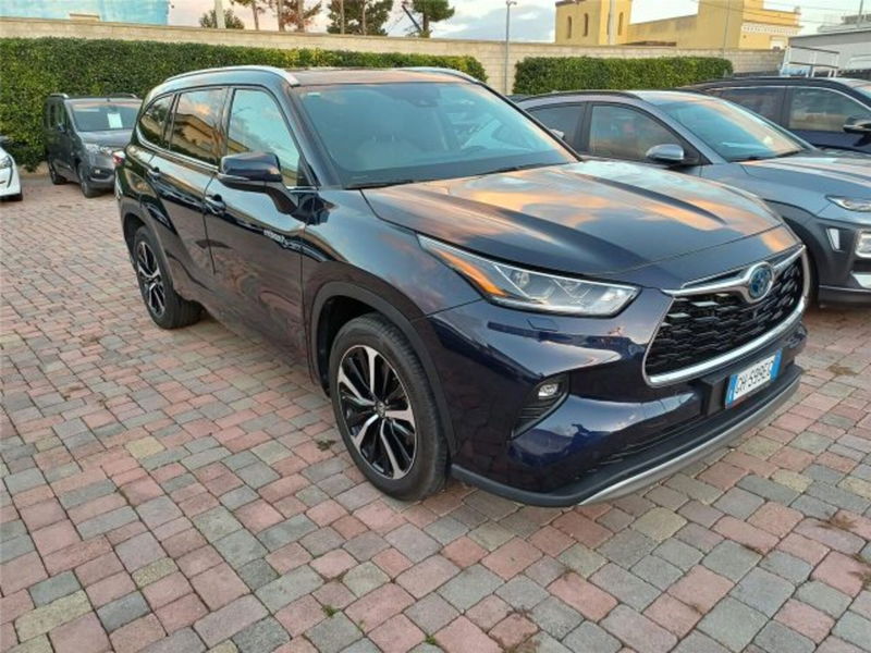 Toyota Highlander 2.5h Executive e-cvt del 2021 usata a Bari