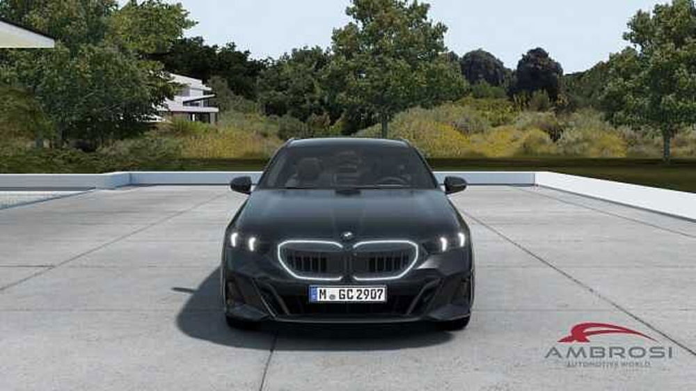 BMW Serie 5 Touring nuova a Viterbo (4)