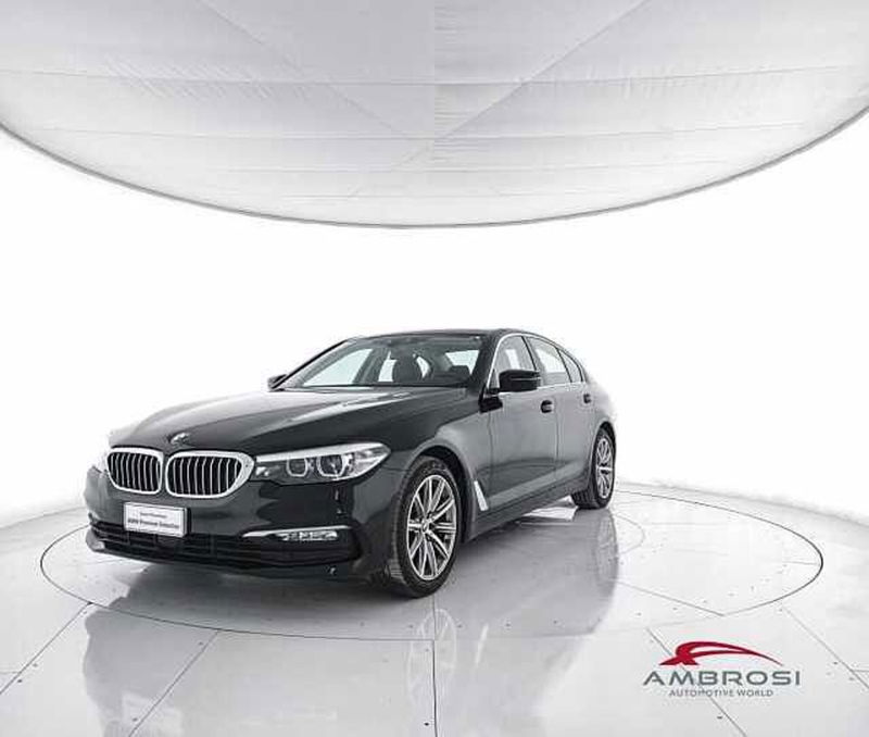 BMW Serie 5 520d xDrive Luxury  del 2017 usata a Viterbo