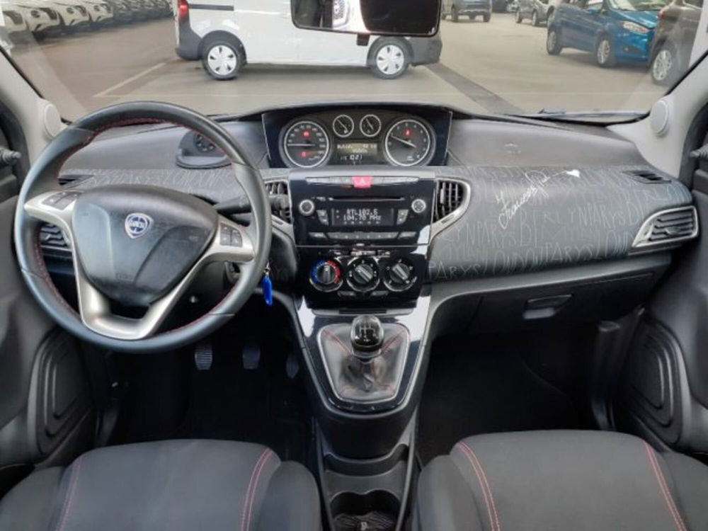 Lancia Ypsilon usata a Modena (8)