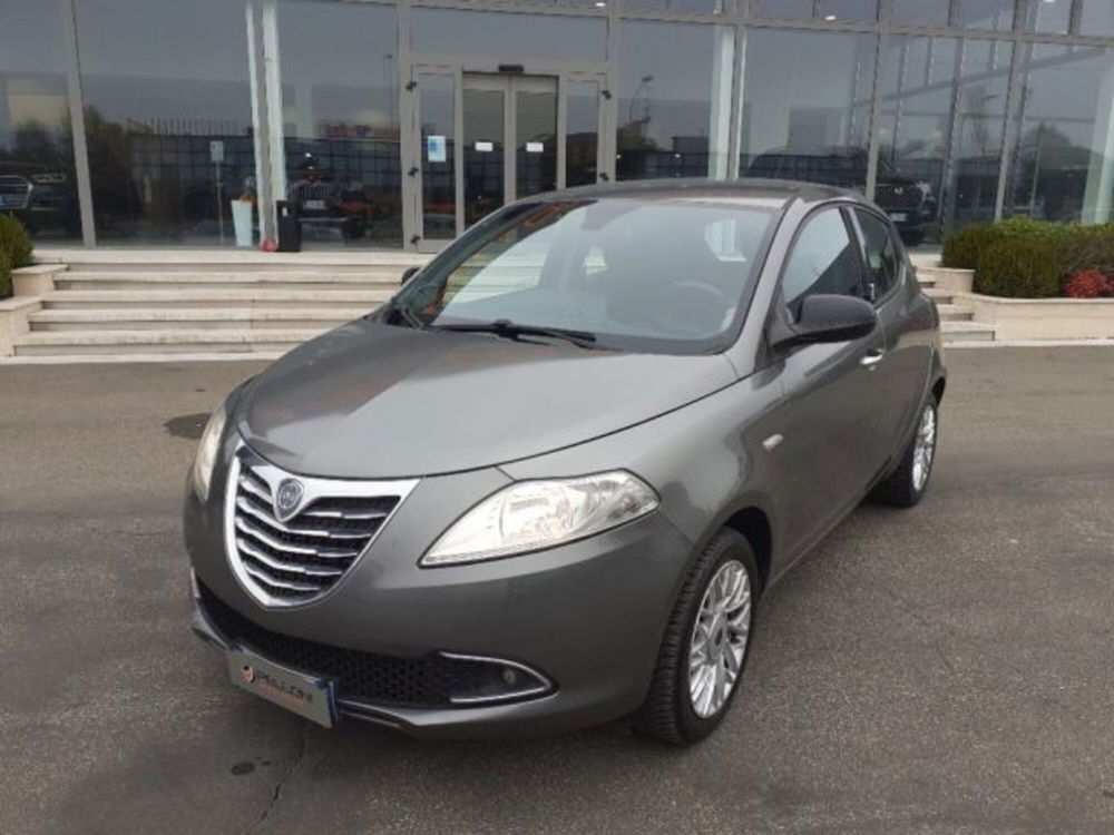 Lancia Ypsilon usata a Modena (2)