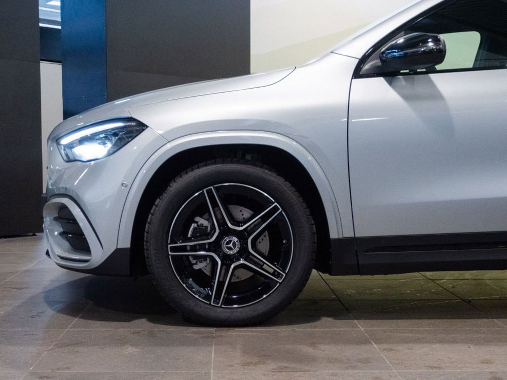 Mercedes-Benz GLA SUV nuova a Macerata (4)