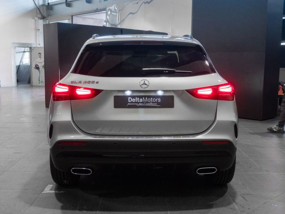 Mercedes-Benz GLA SUV nuova a Macerata (7)