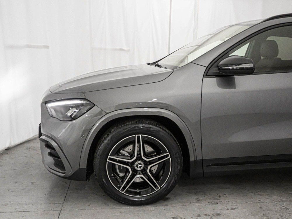 Mercedes-Benz GLA SUV nuova a Macerata (4)