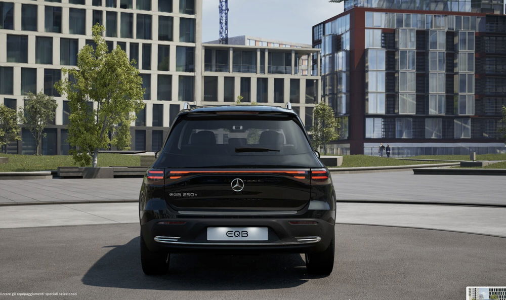 Mercedes-Benz EQB nuova a Bergamo (7)