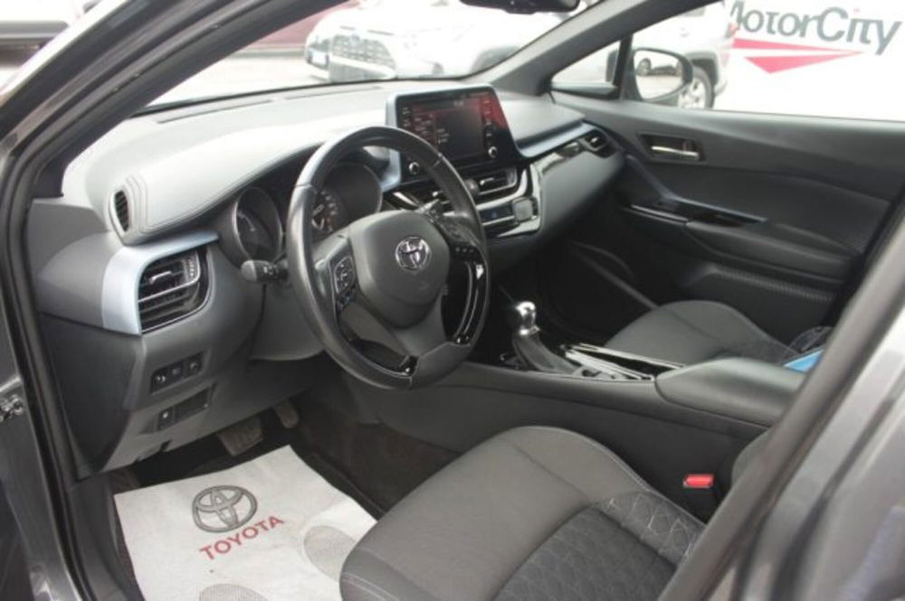 Toyota Toyota C-HR usata a Roma (12)