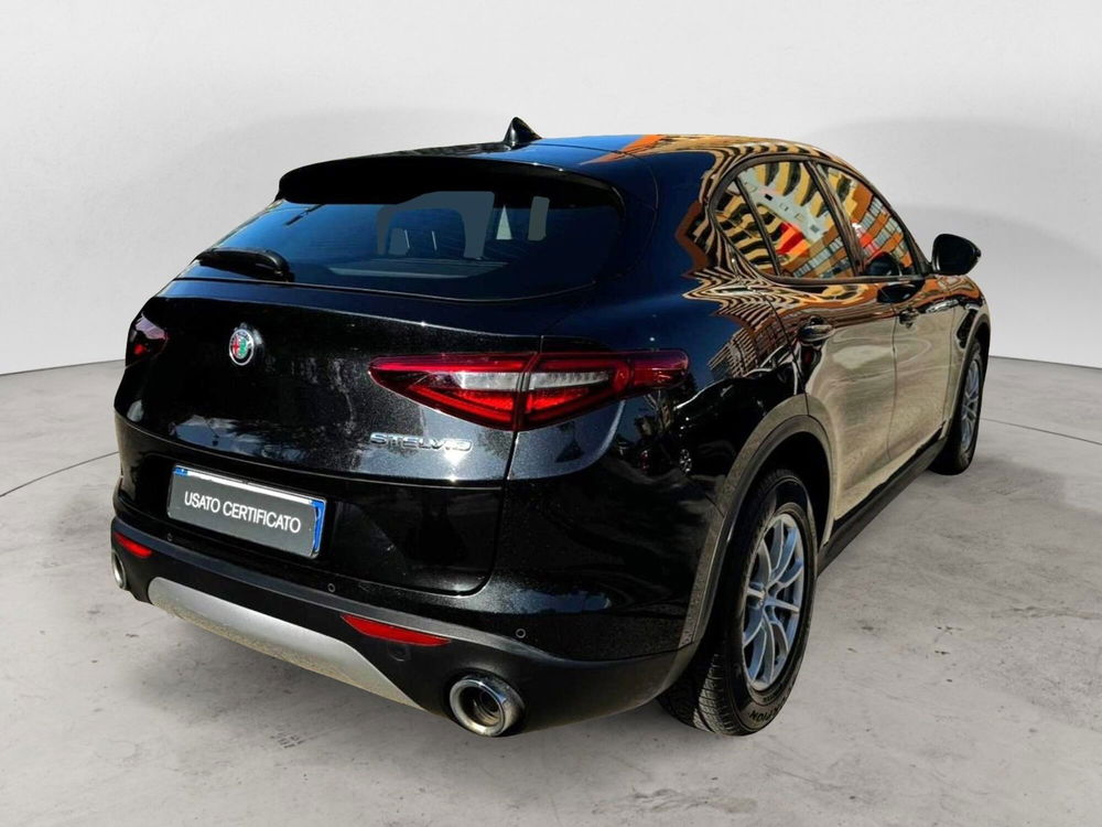 Alfa Romeo Stelvio usata a Bari (2)