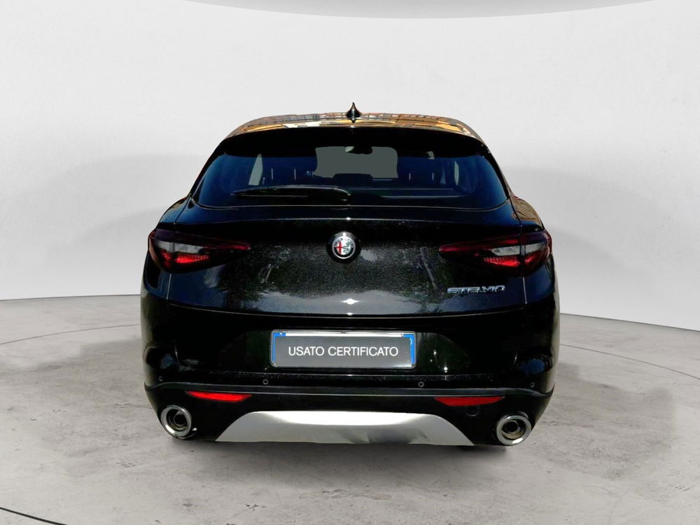 Alfa Romeo Stelvio usata a Bari (4)