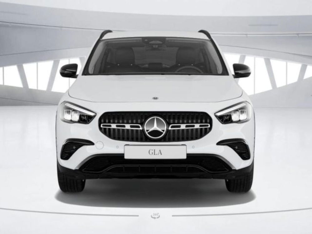 Mercedes-Benz GLA SUV nuova a Verona (3)