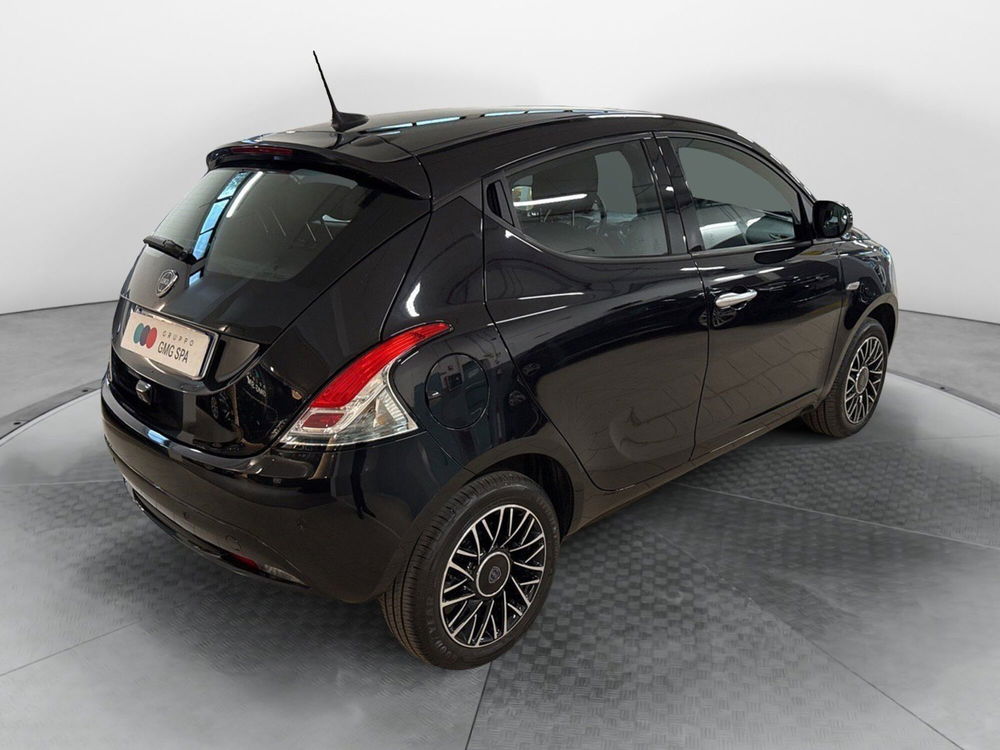 Lancia Ypsilon usata a Prato (4)